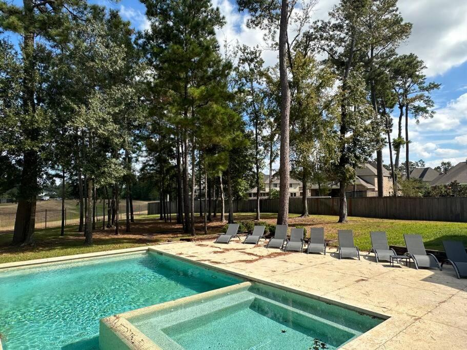 Luxury Home In The Woodlands Exterior photo