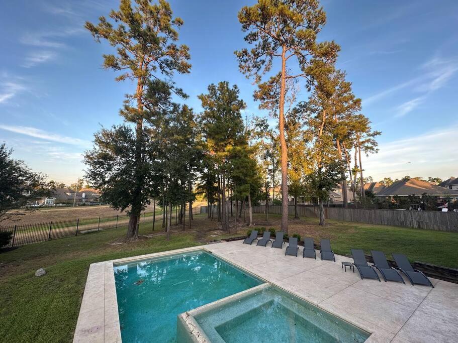 Luxury Home In The Woodlands Exterior photo